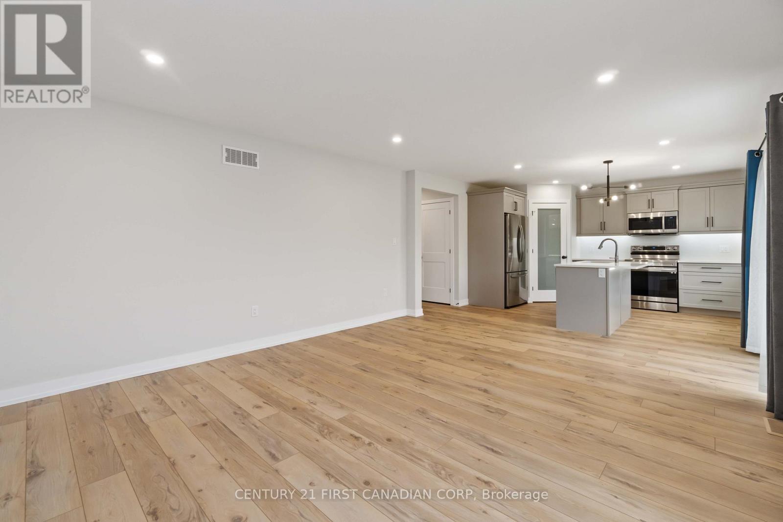 450 Main Street, Plympton-Wyoming, Ontario  N0N 1T0 - Photo 22 - X13027256