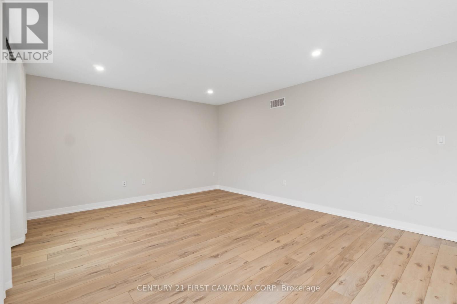 450 Main Street, Plympton-Wyoming, Ontario  N0N 1T0 - Photo 23 - X13027256