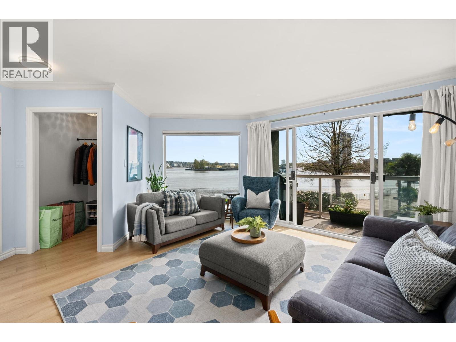 211 31 Reliance Court, New Westminster, British Columbia  V3M 6C6 - Photo 2 - R3114100