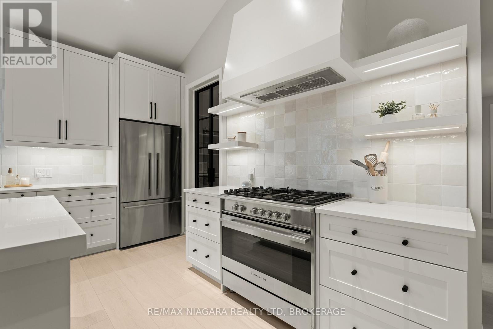 27 Maple Leaf Avenue S, Fort Erie, Ontario  L0S 1N0 - Photo 11 - X12812750