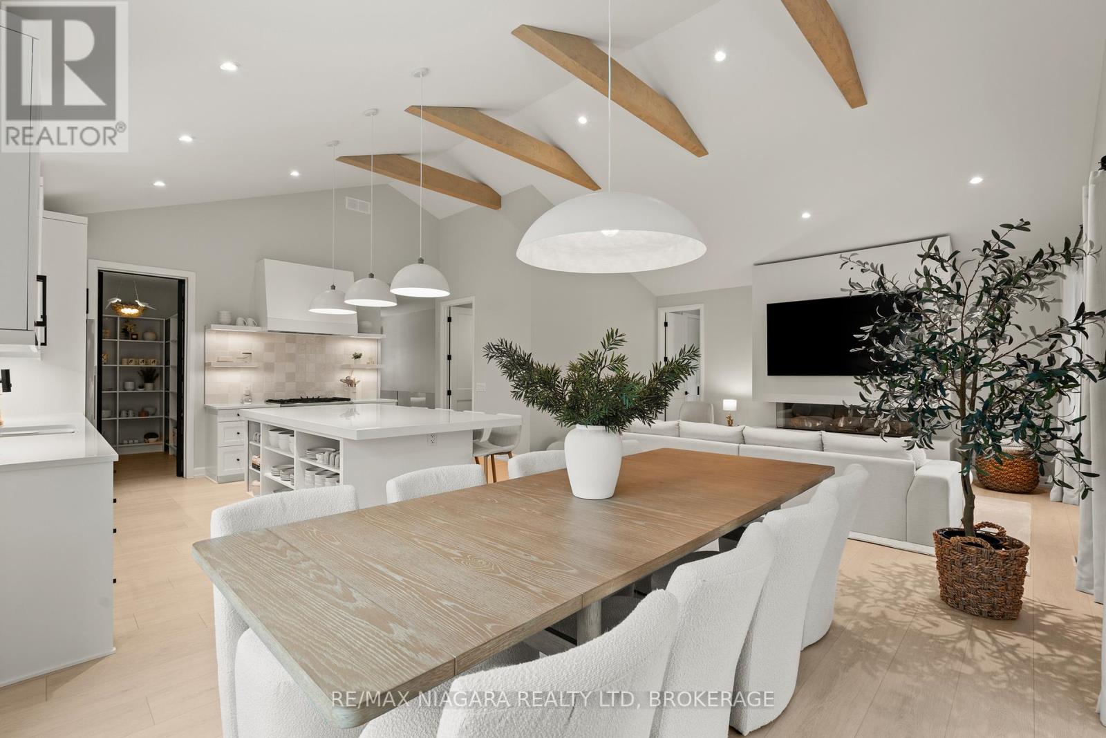 27 Maple Leaf Avenue S, Fort Erie, Ontario  L0S 1N0 - Photo 3 - X12812750