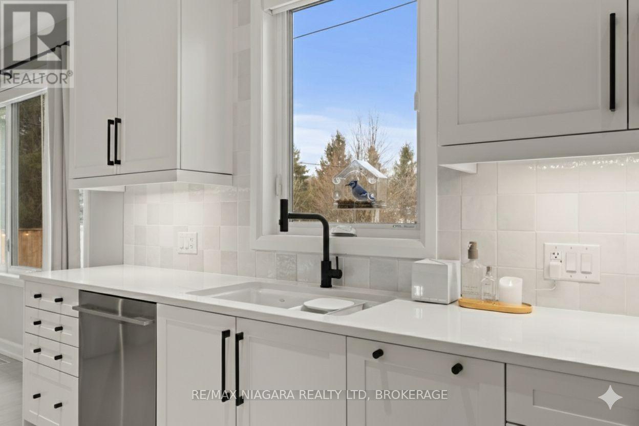 27 Maple Leaf Avenue S, Fort Erie, Ontario  L0S 1N0 - Photo 46 - X12812750