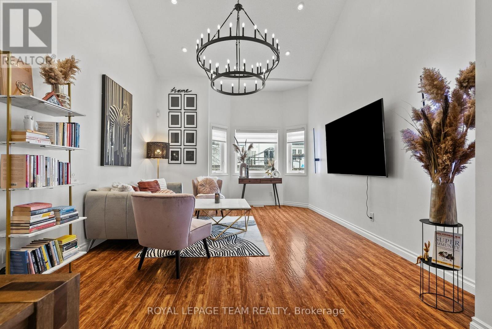 5 Milner Downs Crescent, Ottawa, Ontario  K2M 2S6 - Photo 2 - X13027348