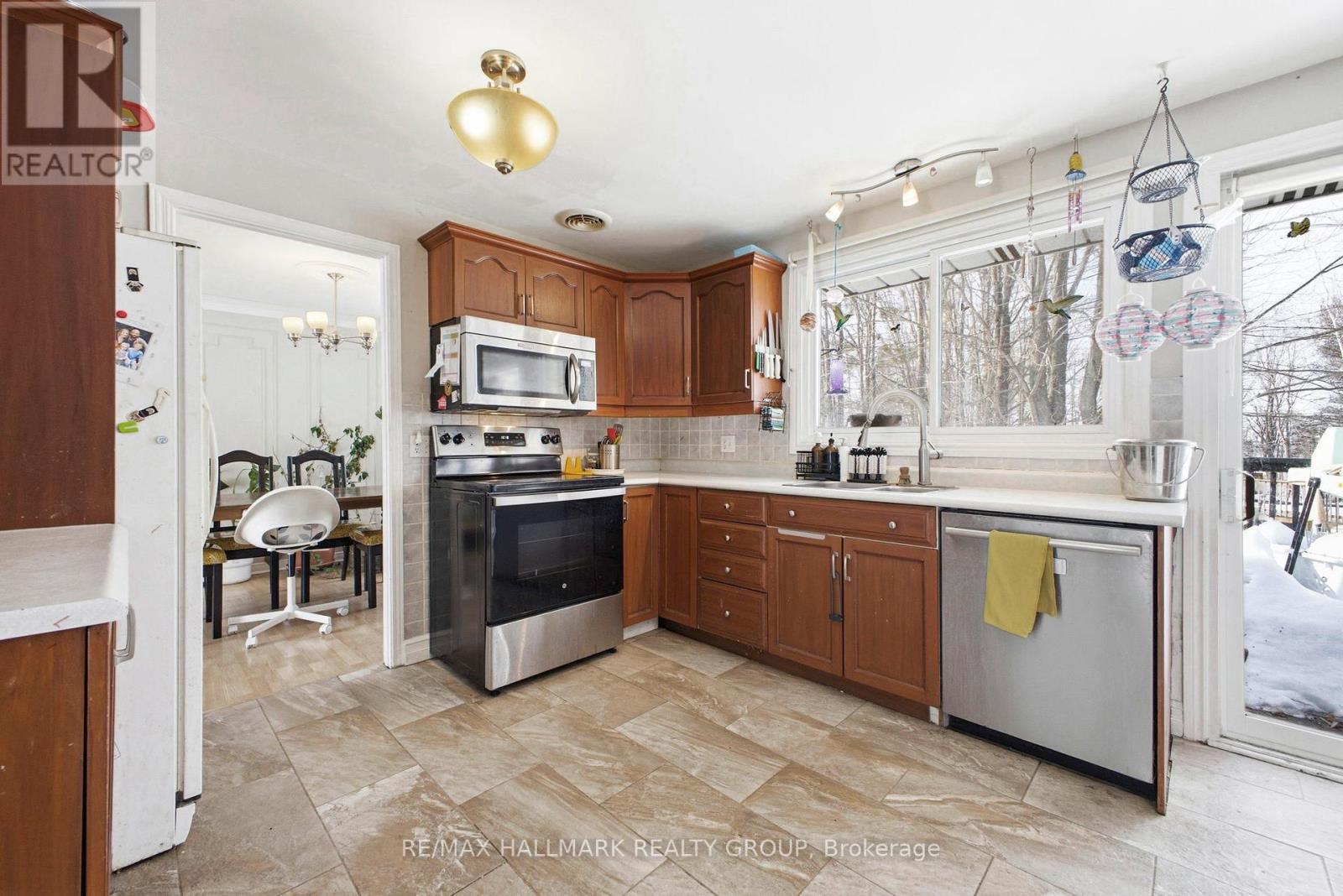 917 Du Castor Road, The Nation, Ontario  K0A 3C0 - Photo 8 - X12853810