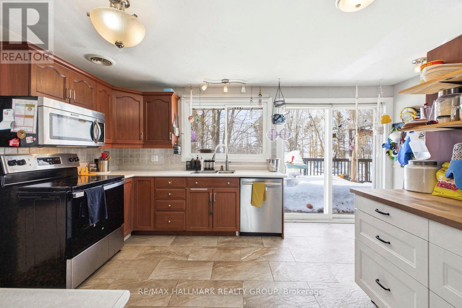 917 Du Castor Road, The Nation, Ontario  K0A 3C0 - Photo 6 - X12853810