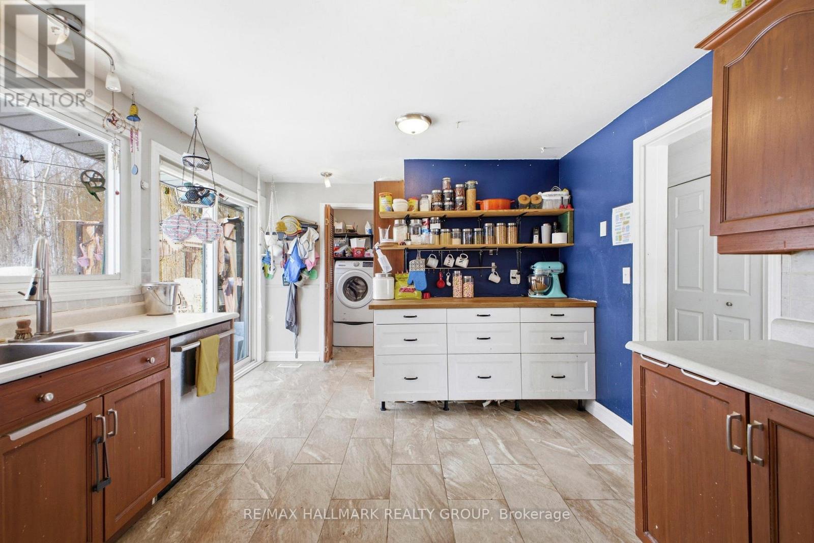 917 Du Castor Road, The Nation, Ontario  K0A 3C0 - Photo 7 - X12853810