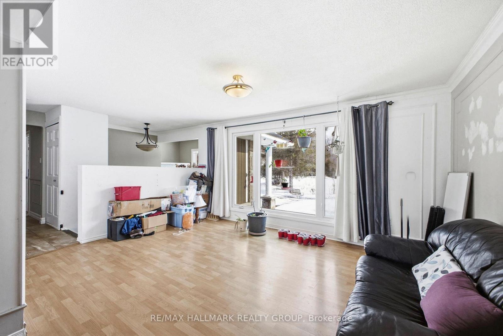 917 Du Castor Road, The Nation, Ontario  K0A 3C0 - Photo 4 - X12853810