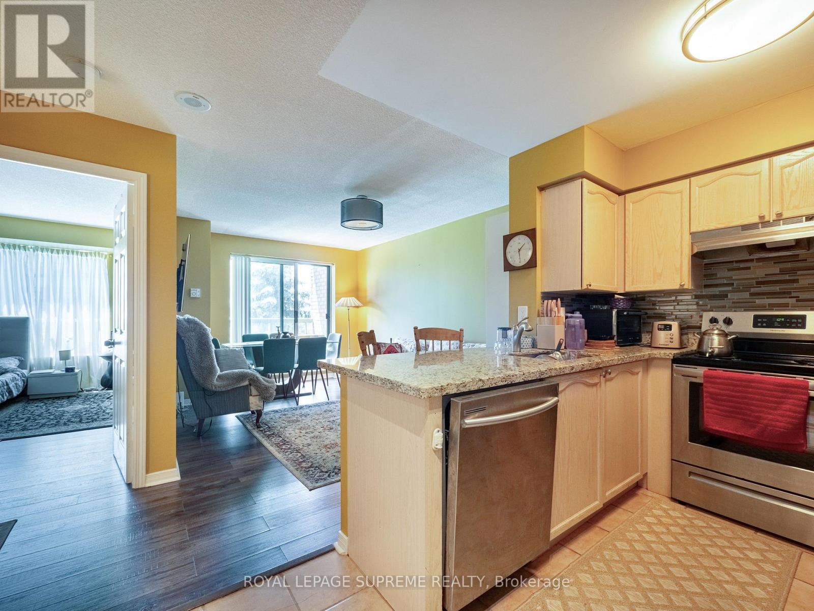 408 - 3 Ellesmere Street, Richmond Hill, Ontario  L4B 4N2 - Photo 4 - N12959994