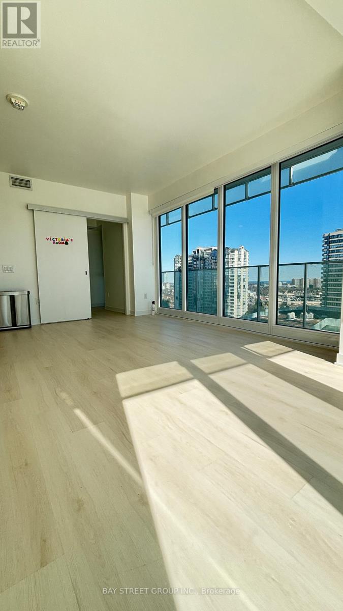 1004 - 3900 Confederation Parkway, Mississauga, Ontario  L5B 0M3 - Photo 6 - W12968284