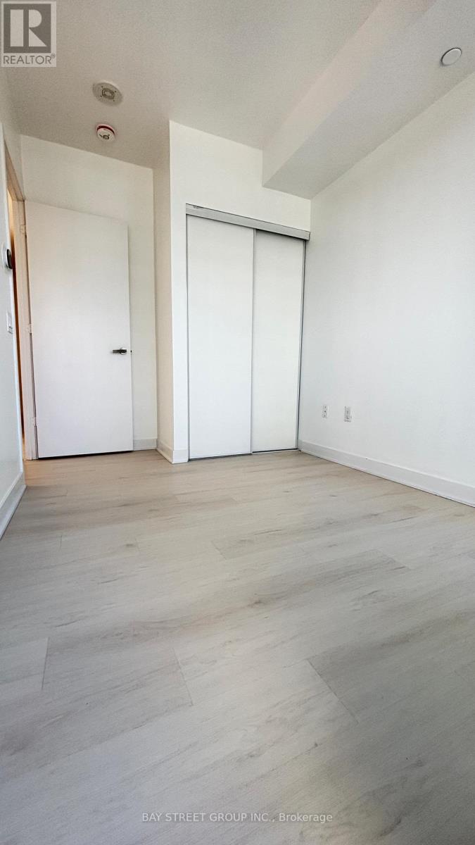 1004 - 3900 Confederation Parkway, Mississauga, Ontario  L5B 0M3 - Photo 10 - W12968284