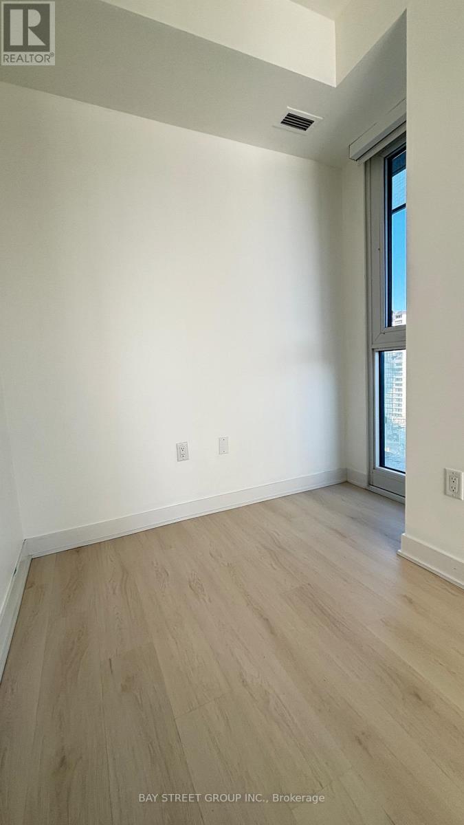 1004 - 3900 Confederation Parkway, Mississauga, Ontario  L5B 0M3 - Photo 14 - W12968284