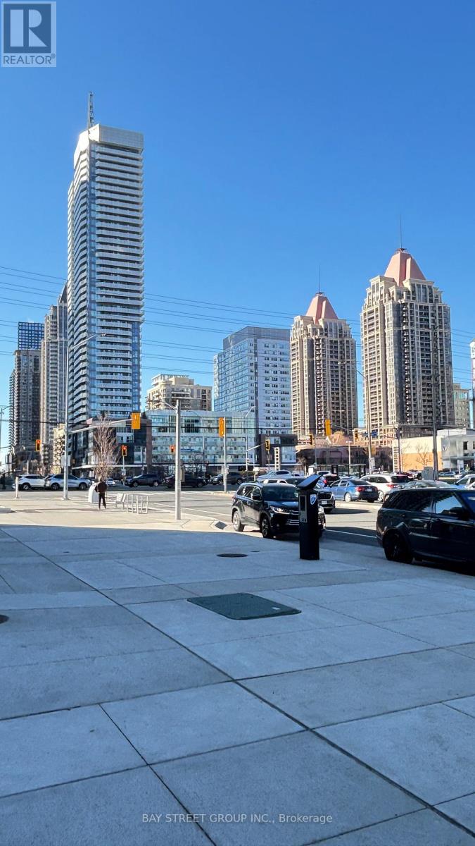 1004 - 3900 Confederation Parkway, Mississauga, Ontario  L5B 0M3 - Photo 18 - W12968284