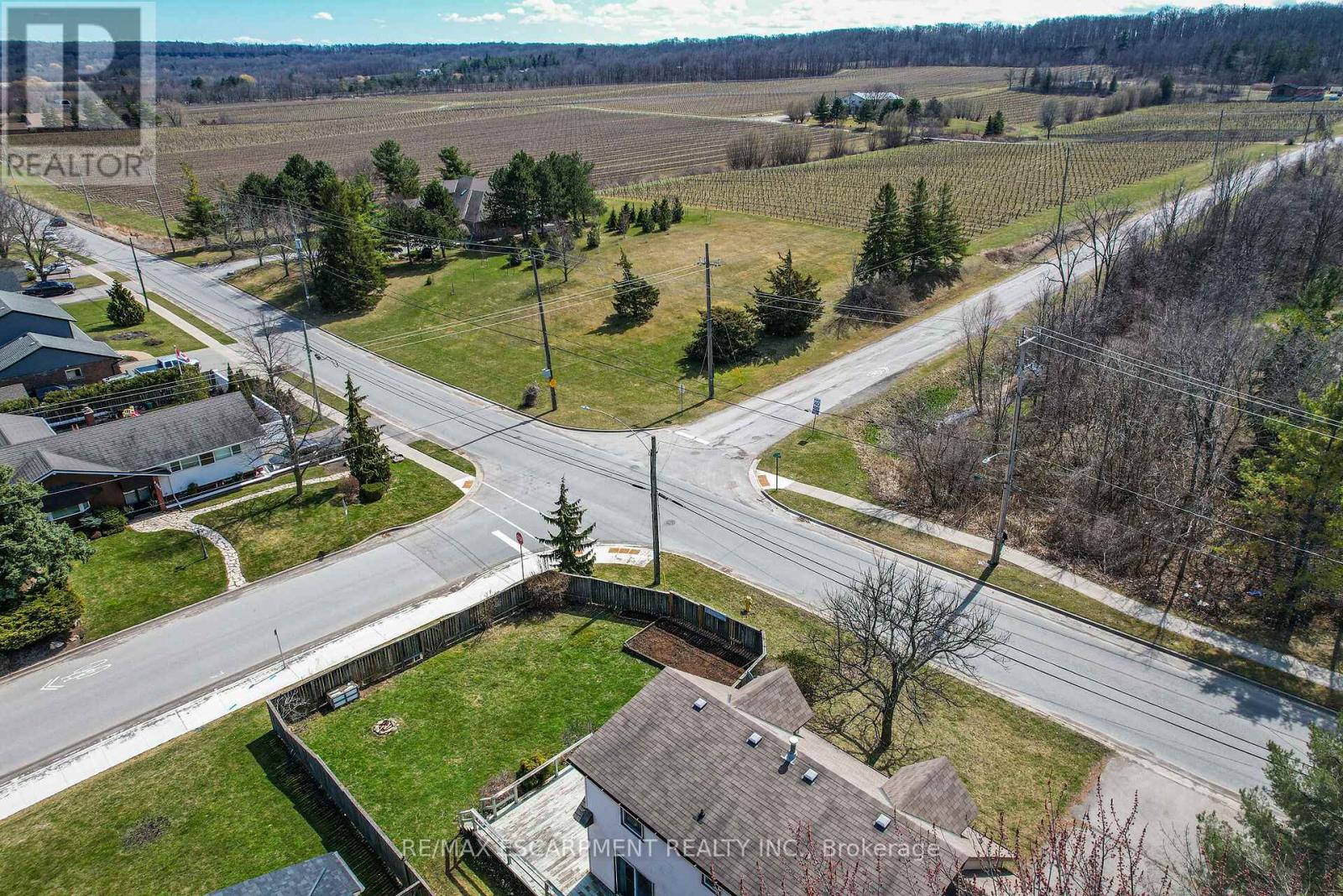 5001 Hillside Drive, Lincoln, Ontario  L3J 0L1 - Photo 41 - X12059898