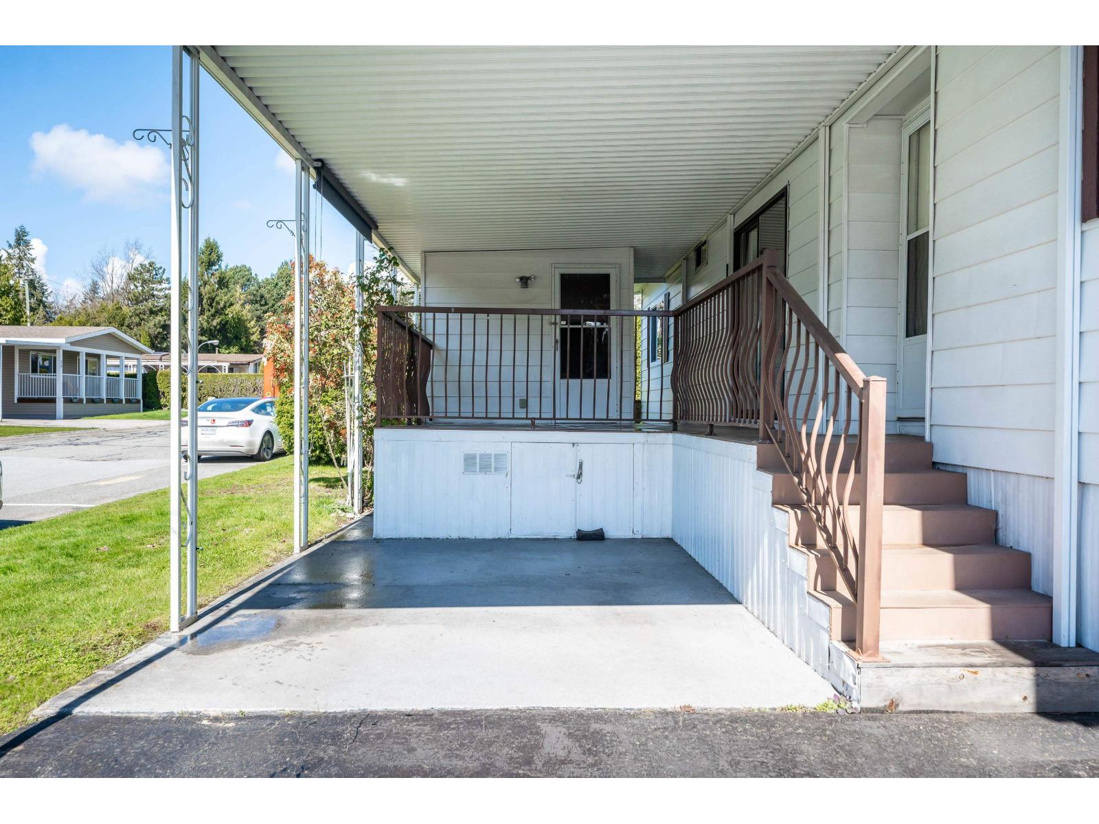 35 2120 King George Boulevard, Surrey, British Columbia  V4A 6Y8 - Photo 3 - R3112658