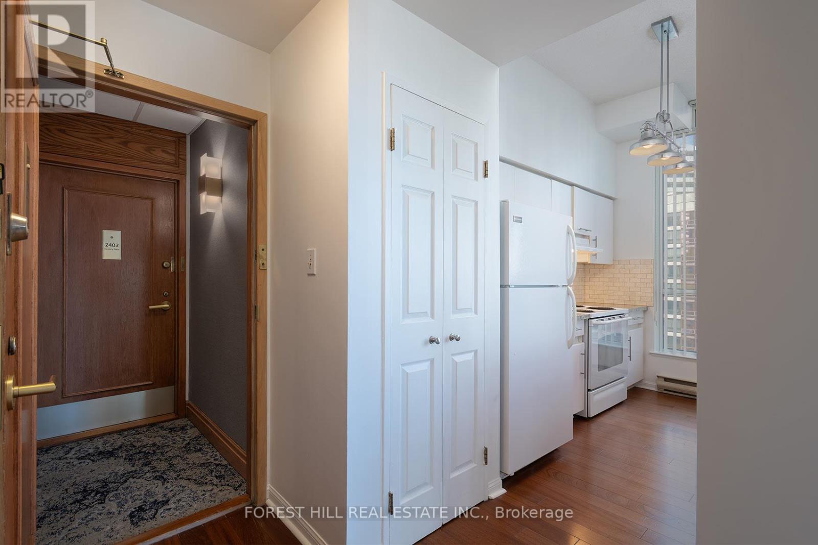 2405 - 24 Wellesley Street W, Toronto, Ontario  M4Y 2X6 - Photo 3 - C13027182