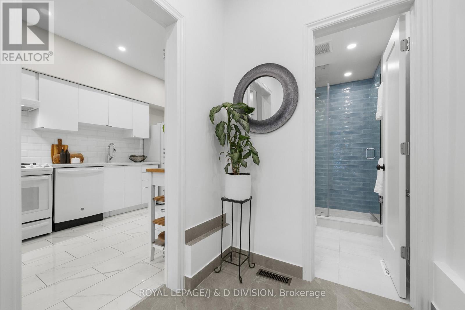 28 Argyle Street, Toronto, Ontario  M6J 1N4 - Photo 10 - C13027210