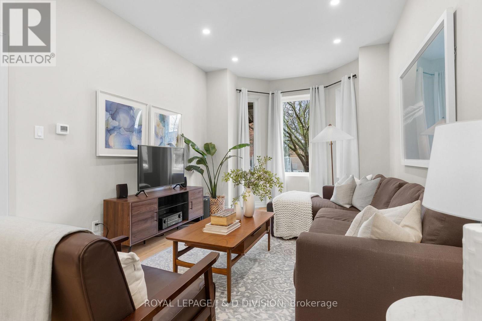 28 Argyle Street, Toronto, Ontario  M6J 1N4 - Photo 2 - C13027210