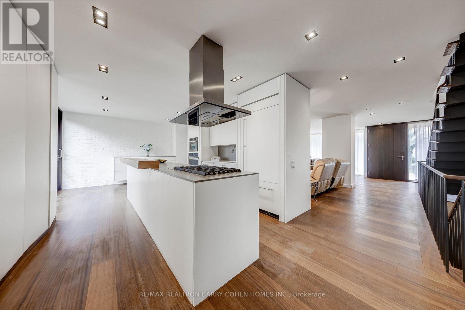 6 Bannatyne Drive, Toronto, Ontario  M2L 2N7 - Photo 10 - C13027276