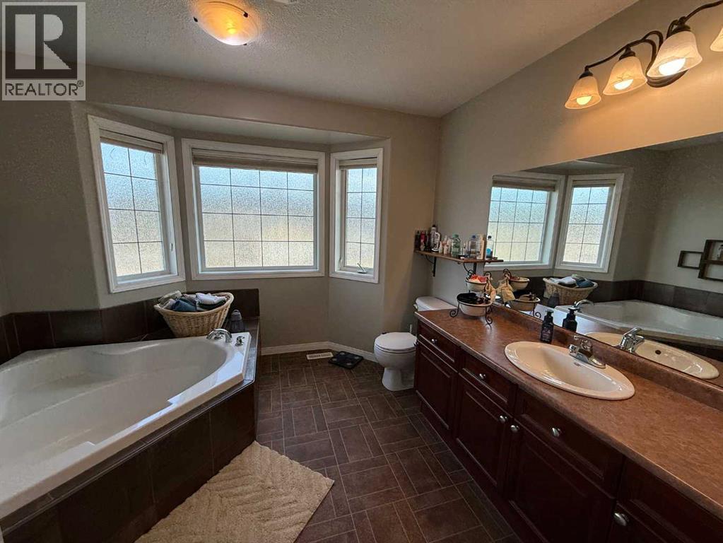 110 Muldoon Crescent, Hinton, Alberta  T7V 0A1 - Photo 11 - A2303645