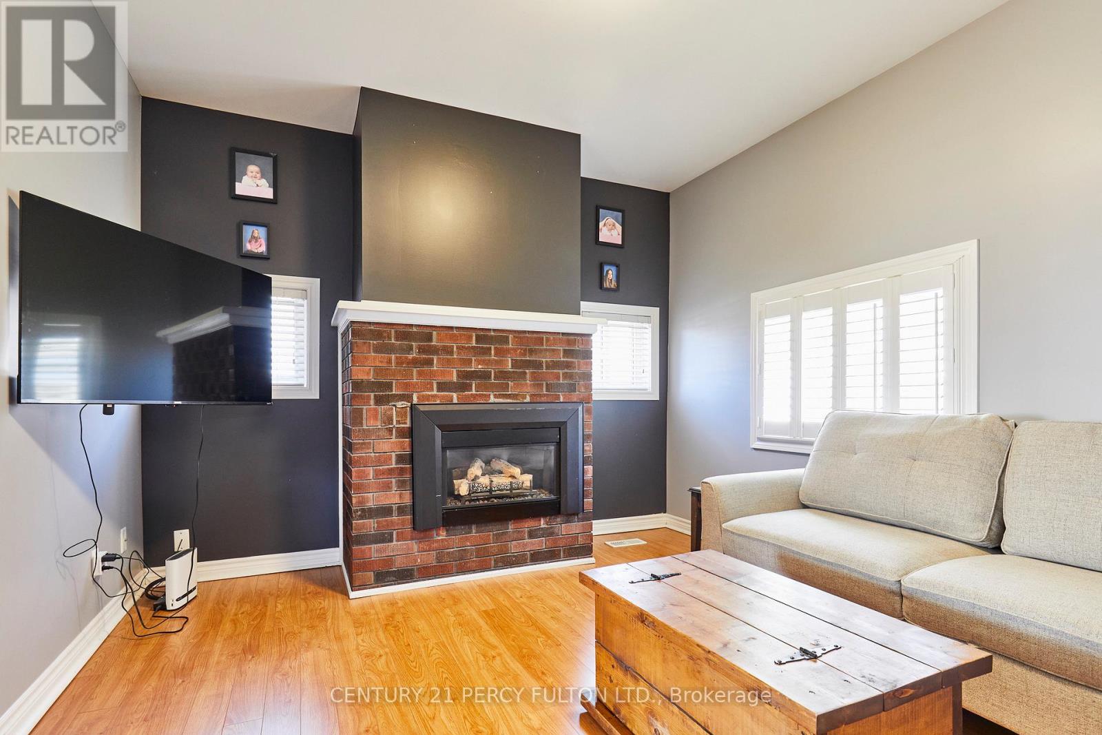 297 Celina Street, Oshawa, Ontario  L1H 4N9 - Photo 5 - E13027324