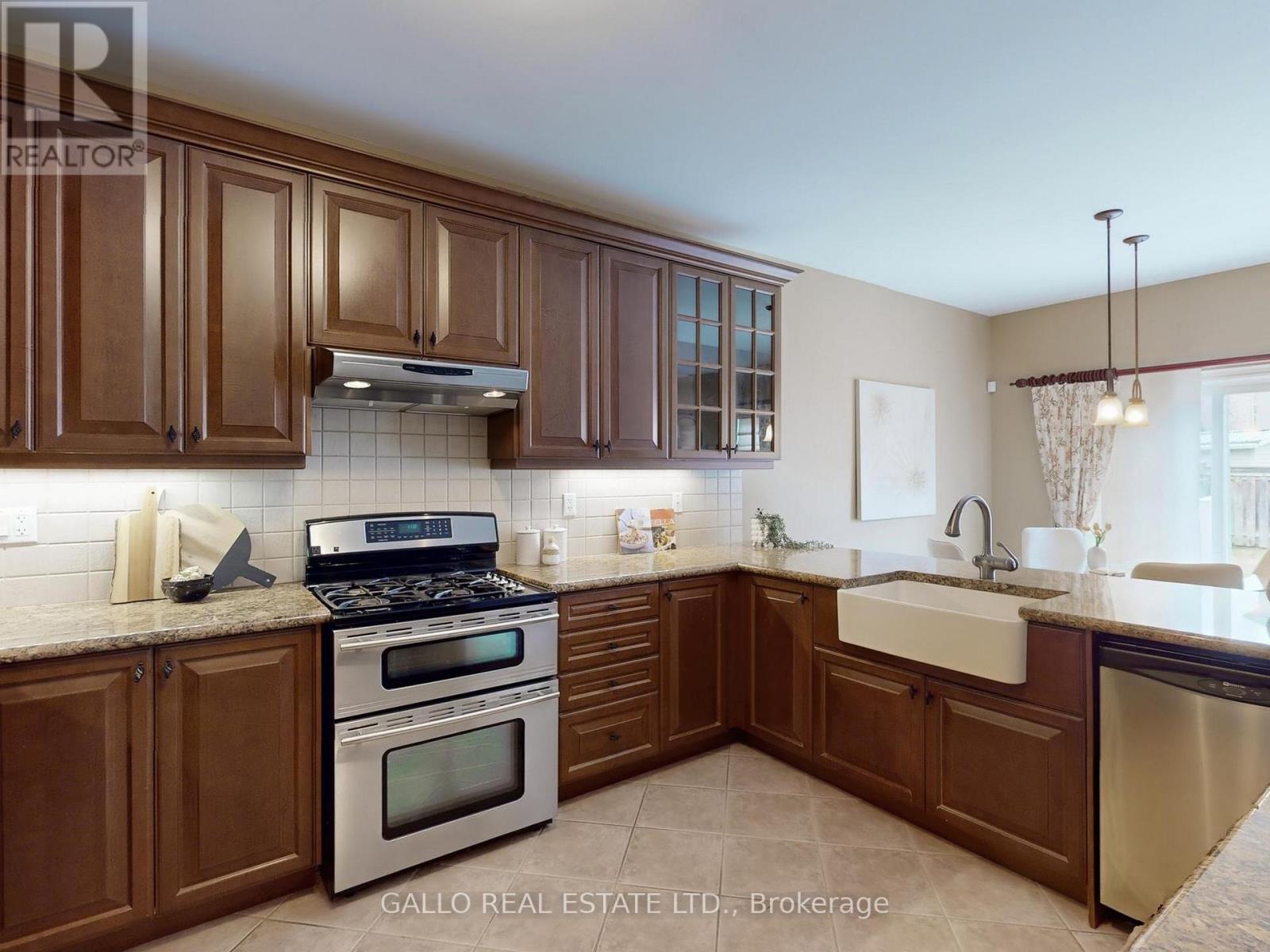 82 Bayberry Street, Whitchurch-Stouffville, Ontario  L4A 0E2 - Photo 10 - N13027354