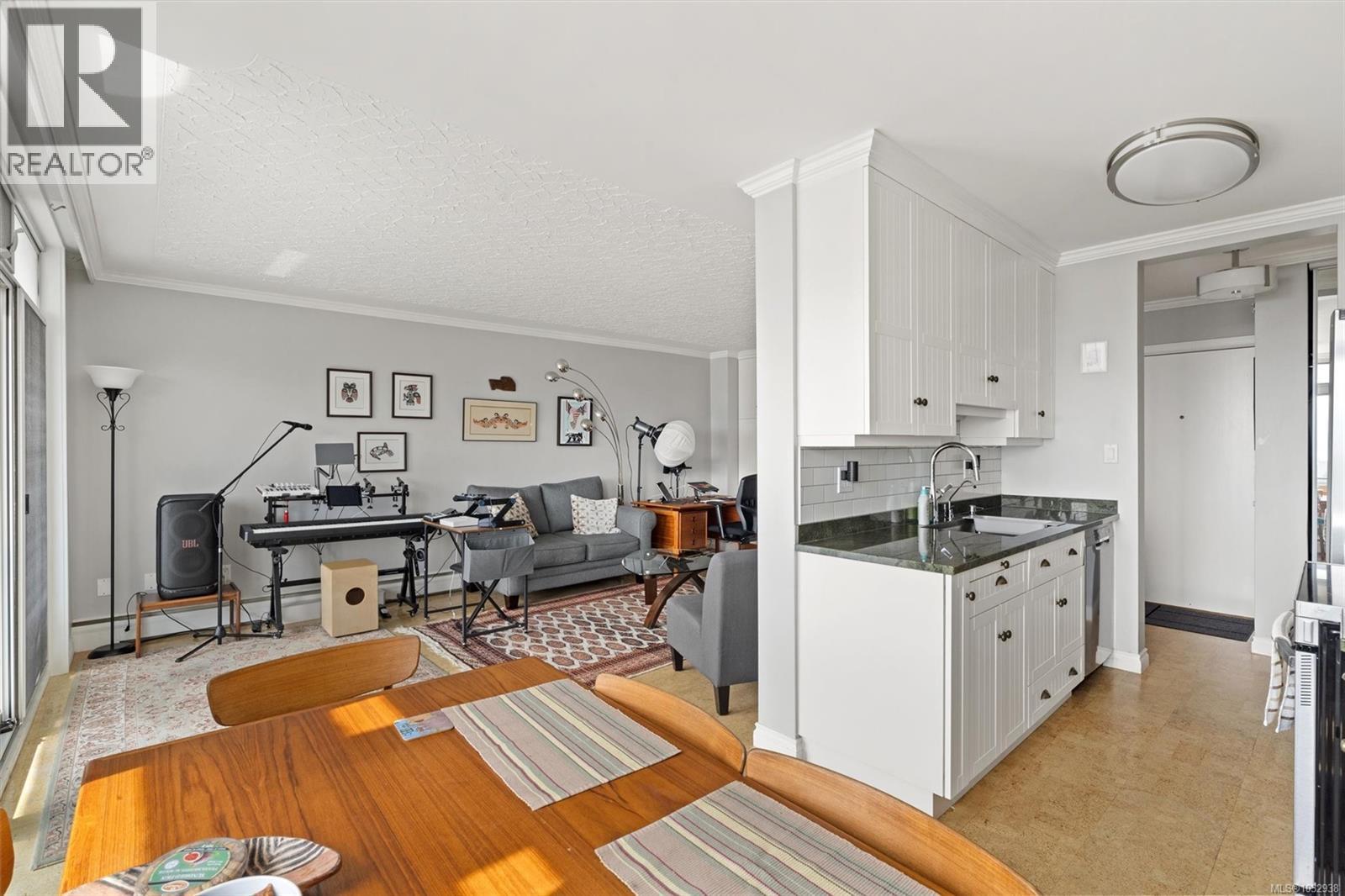 1005 250 Douglas St, Victoria, British Columbia  V8V 2P4 - Photo 14 - 1032938