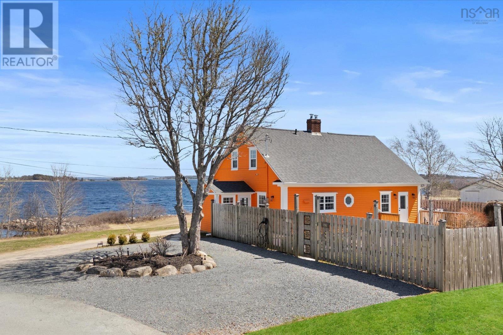 286 Silver Point Road, Mahone Bay, Nova Scotia  B0J 3E0 - Photo 3 - 202608138