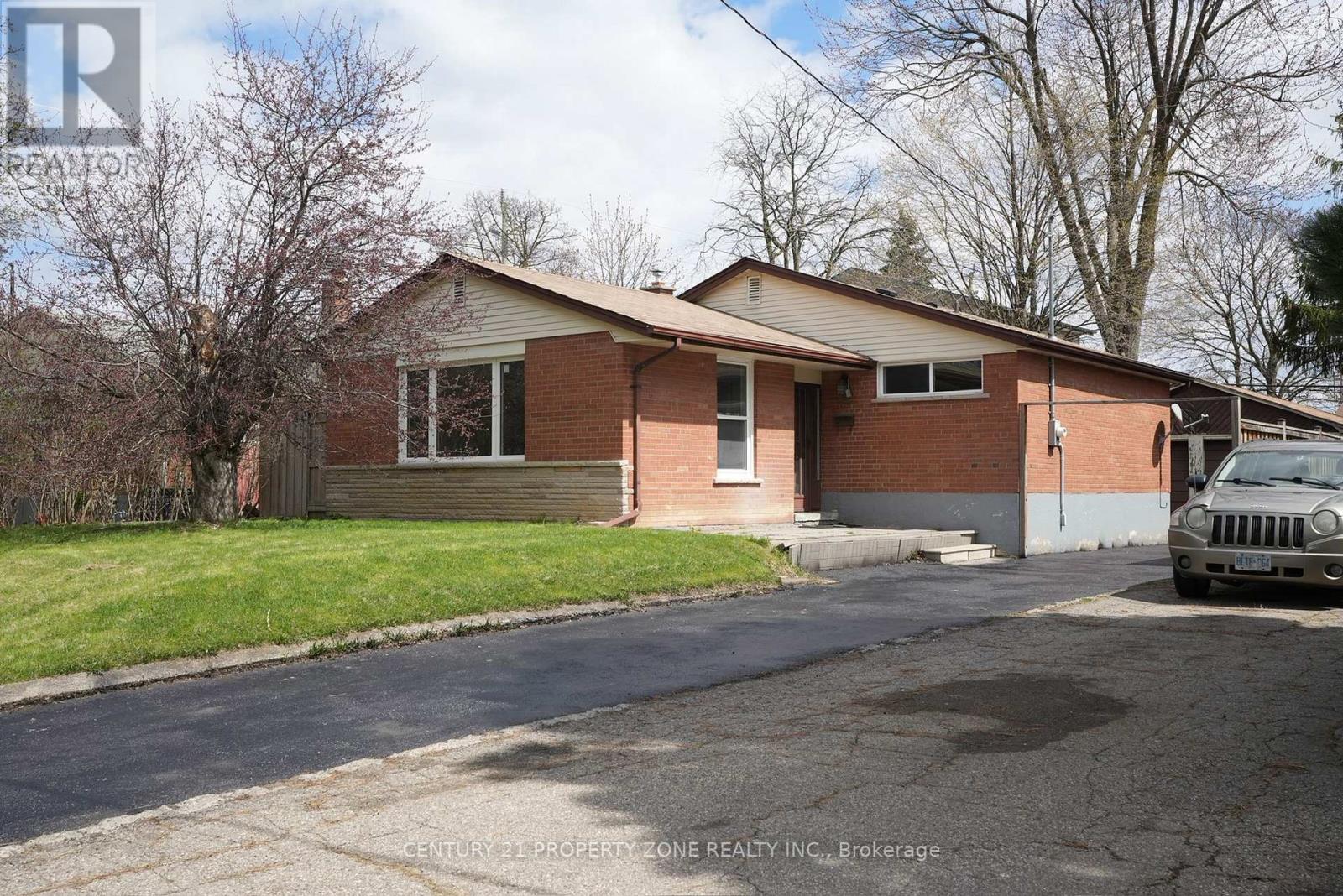 5 HADRINA STREET, Brampton, Ontario