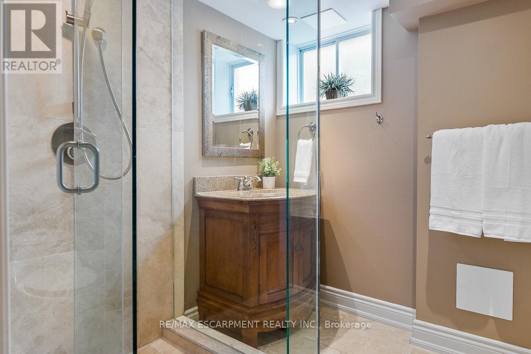 996 Cresthampton Lane, Mississauga, Ontario  L5H 2X1 - Photo 40 - W13027178