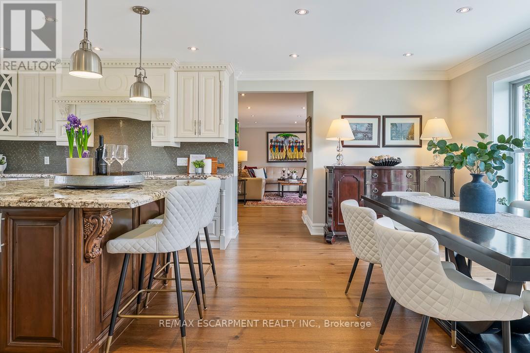 996 Cresthampton Lane, Mississauga, Ontario  L5H 2X1 - Photo 8 - W13027178