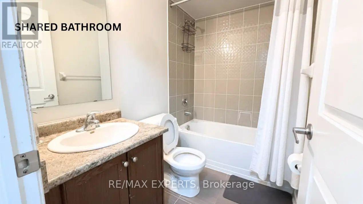 2 - 13 Ypres Road, Toronto, Ontario  M6M 0B2 - Photo 3 - W13027190