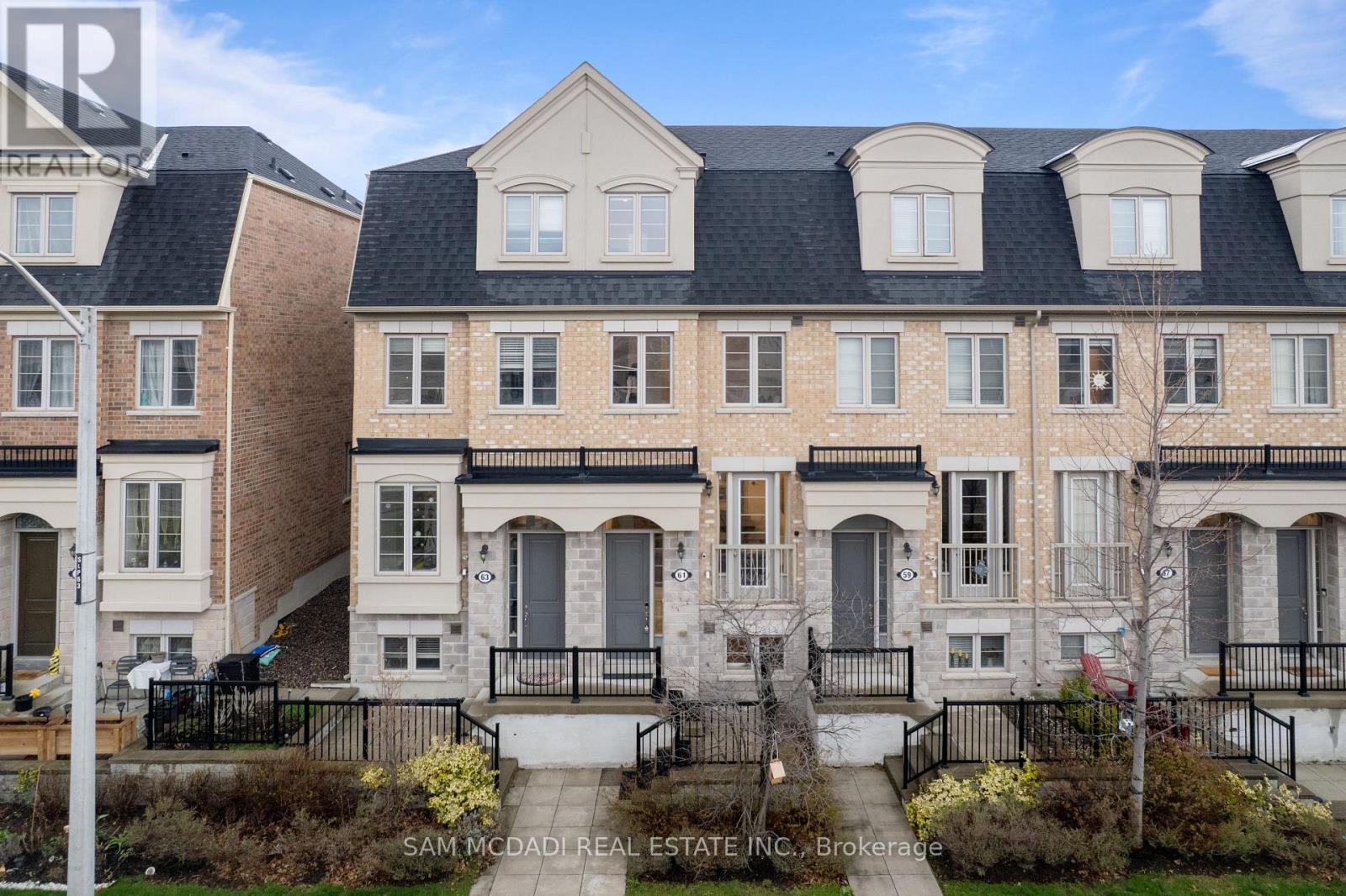 61 Edward Horton Crescent, Toronto, Ontario  M8Z 0E7 - Photo 1 - W13027234