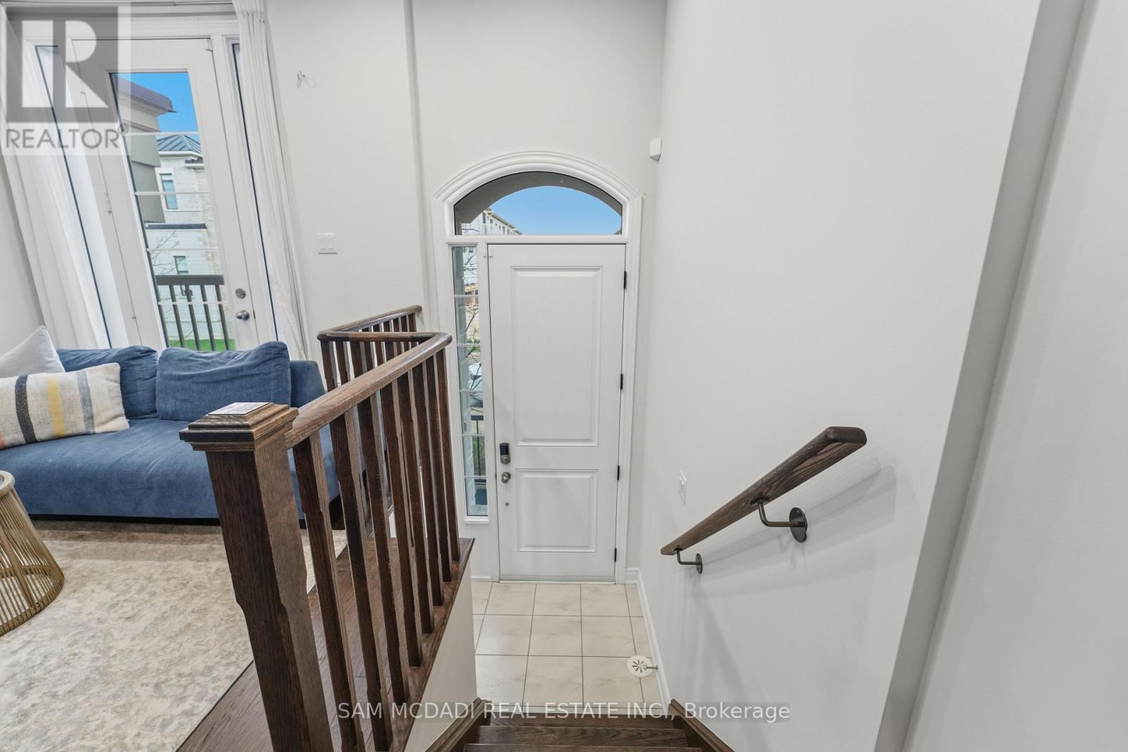 61 Edward Horton Crescent, Toronto, Ontario  M8Z 0E7 - Photo 3 - W13027234