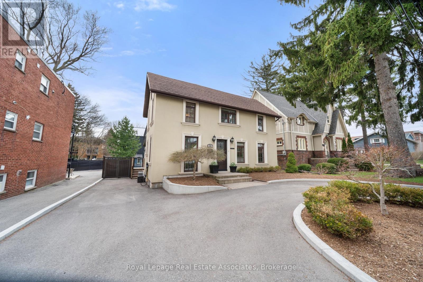 36 Mississauga Road N, Mississauga, Ontario  L5H 2H6 - Photo 2 - W13027242