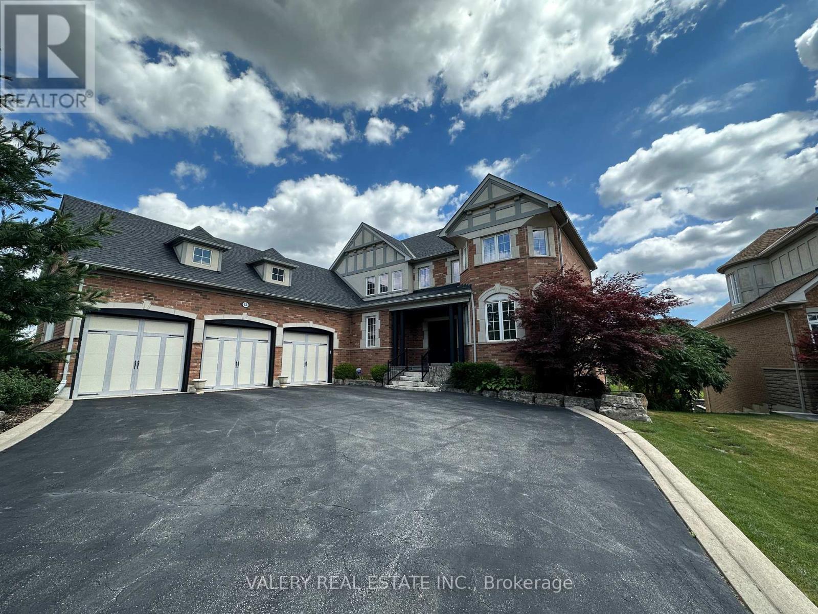 - - 13 CLASSIC DRIVE N, Brampton, Ontario