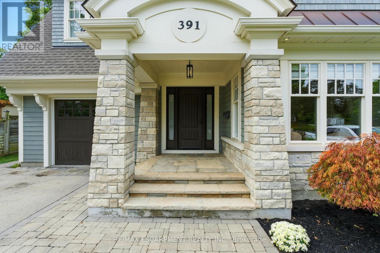 391 Patricia Drive, Burlington, Ontario  L7T 1J9 - Photo 3 - W13027274