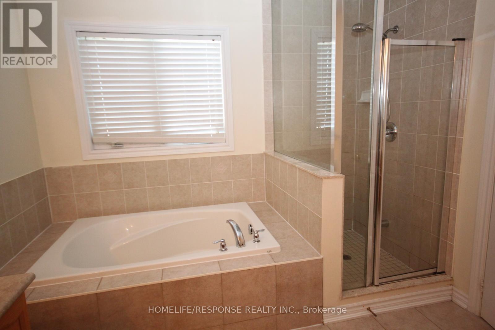 517 Fernforest Drive, Brampton, Ontario  L6R 0S8 - Photo 11 - W13027284