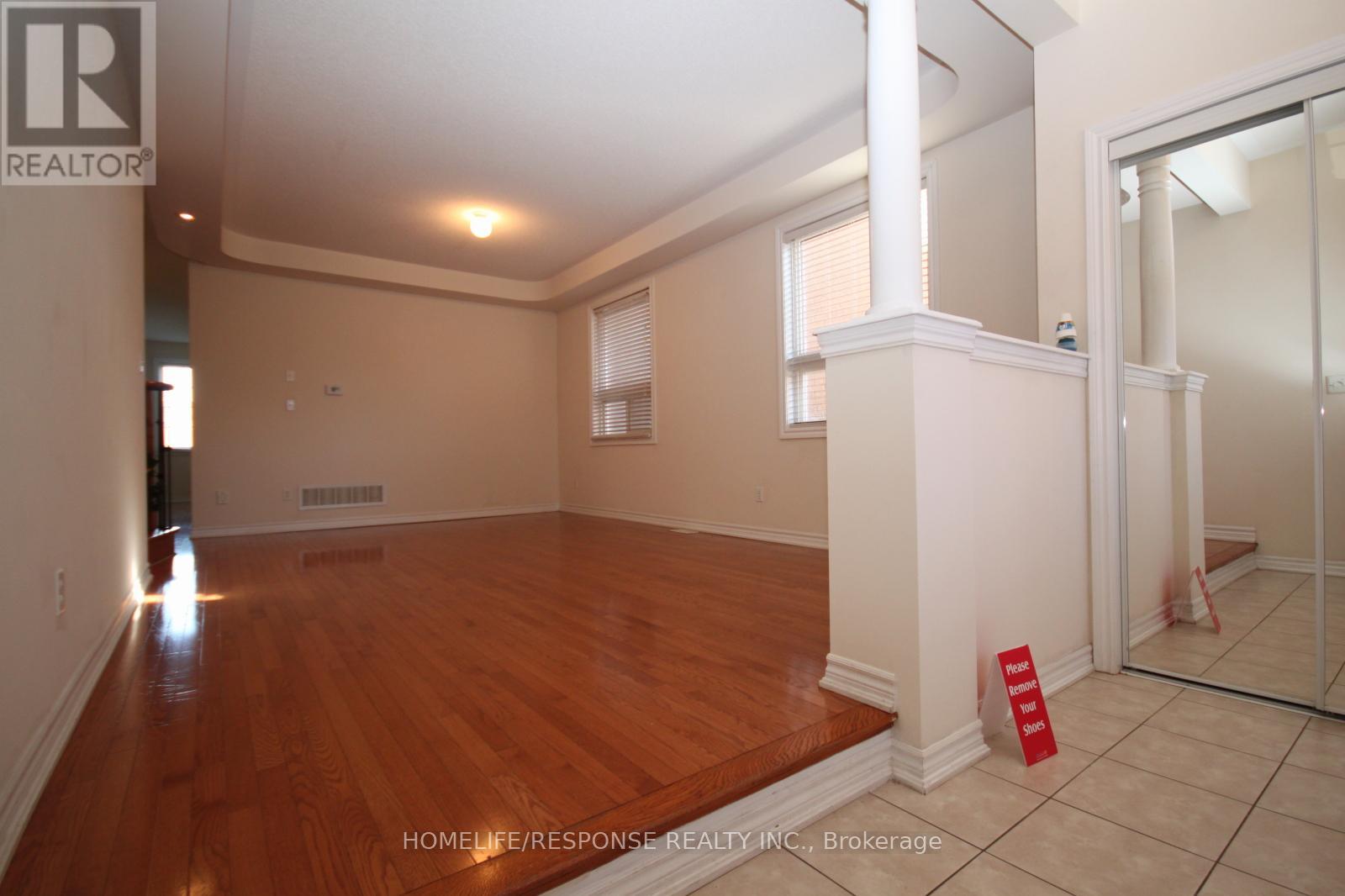 517 Fernforest Drive, Brampton, Ontario  L6R 0S8 - Photo 4 - W13027284