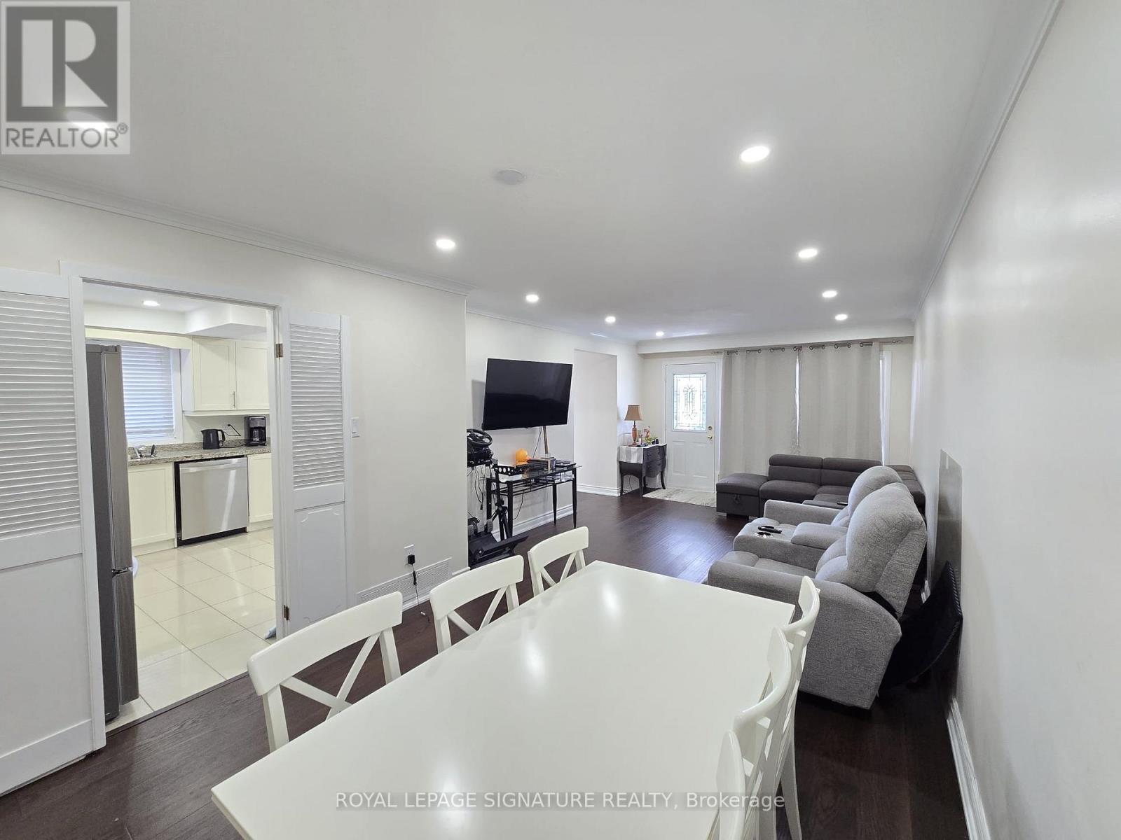 Upper - 23 Benrubin Drive, Toronto, Ontario  M9L 2H3 - Photo 6 - W13027296