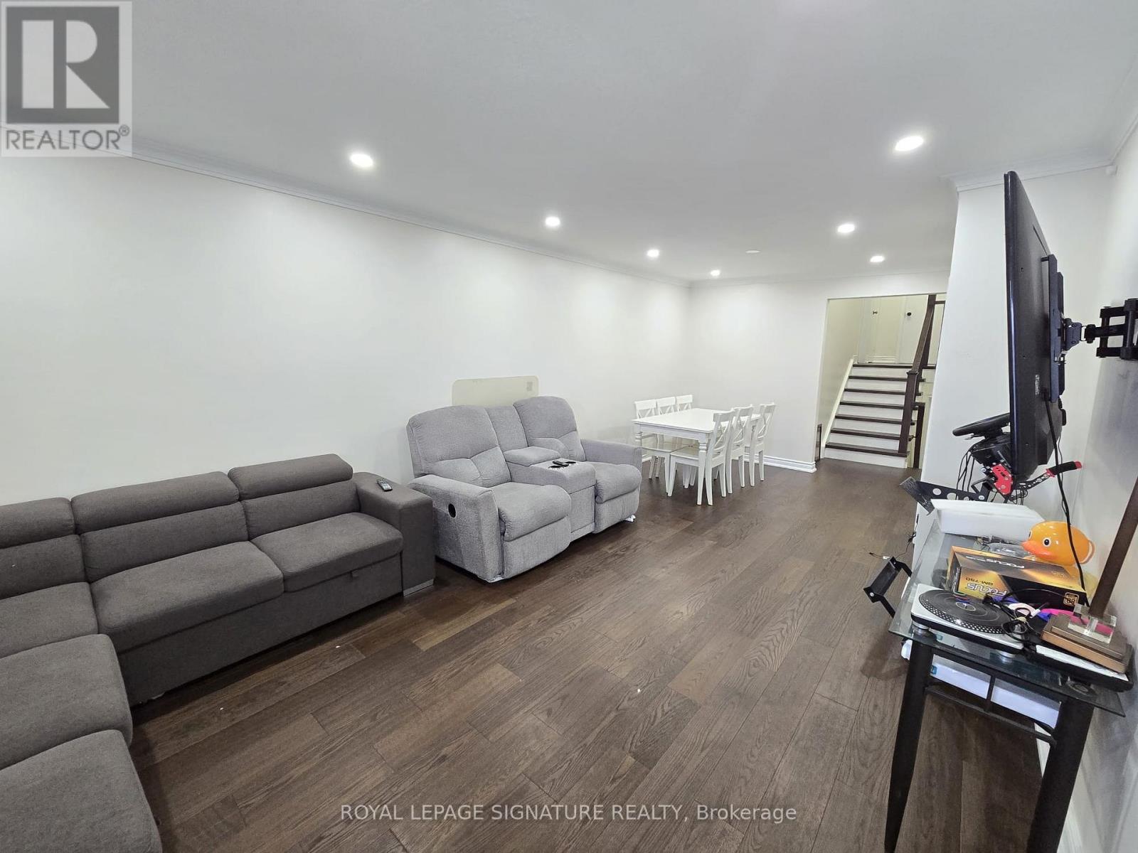 Upper - 23 Benrubin Drive, Toronto, Ontario  M9L 2H3 - Photo 9 - W13027296