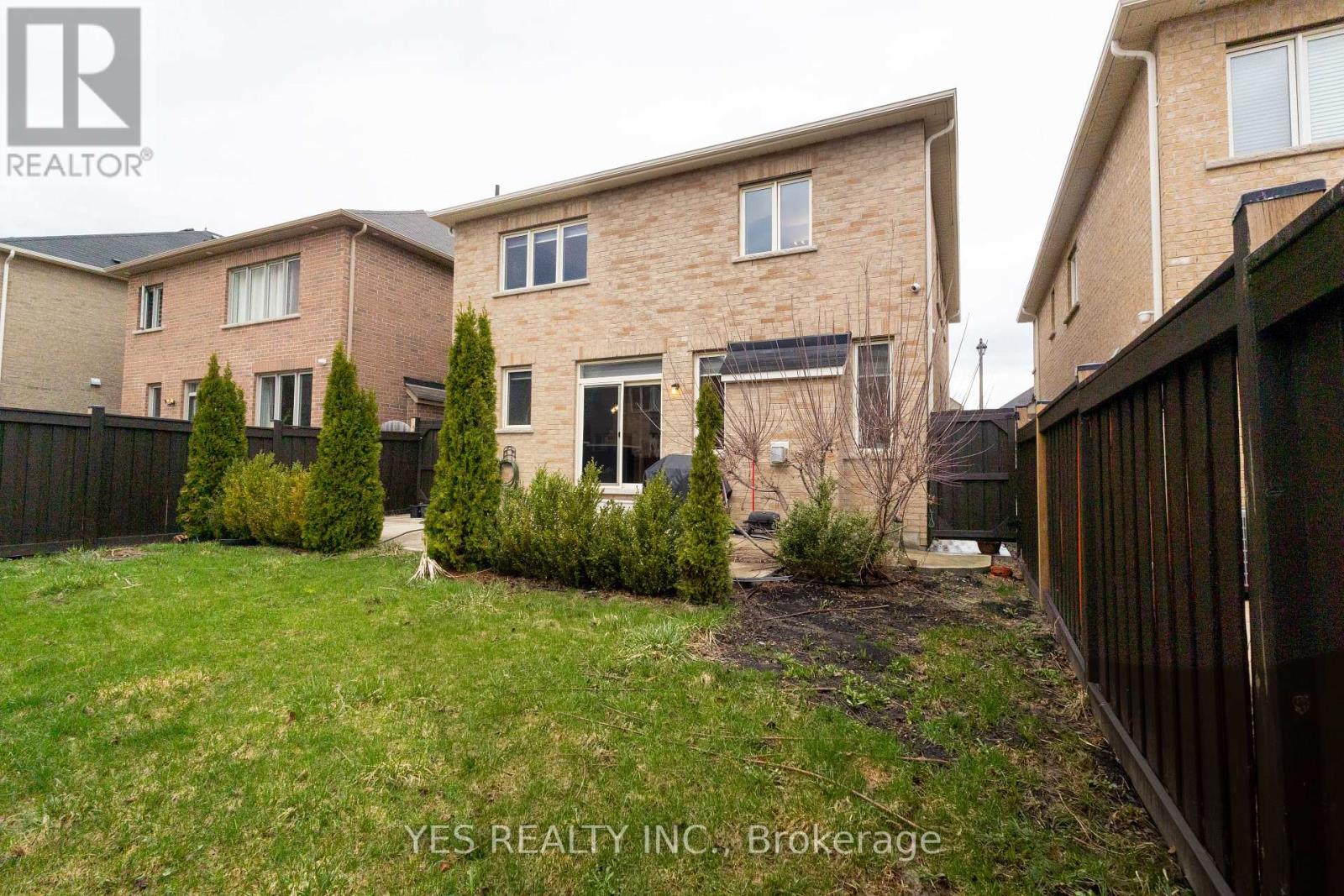 34 Newhouse Boulevard, Caledon, Ontario  L7C 4A1 - Photo 2 - W13027336