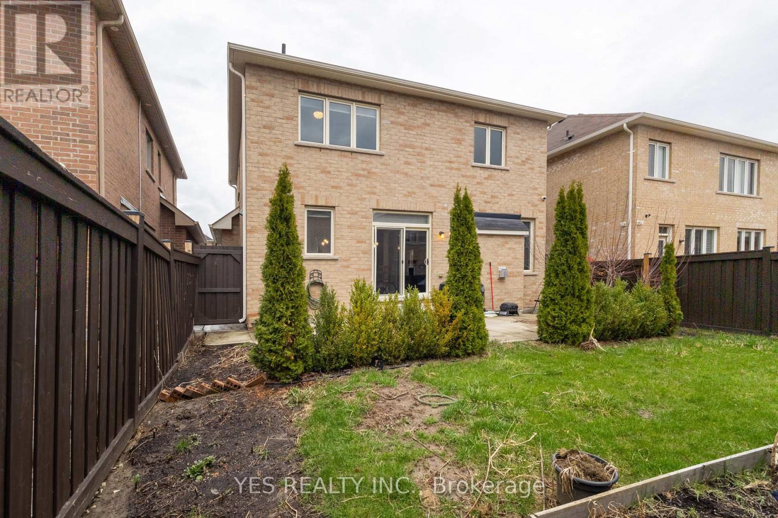 34 Newhouse Boulevard, Caledon, Ontario  L7C 4A1 - Photo 3 - W13027336