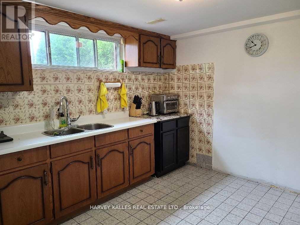 Lower - 2379 Hensall Street, Mississauga, Ontario  L5A 2T1 - Photo 6 - W13027360