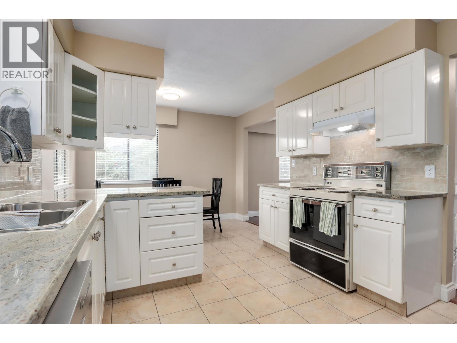 6525 Denbigh Avenue, Burnaby, British Columbia  V5H 3R7 - Photo 10 - R3113779