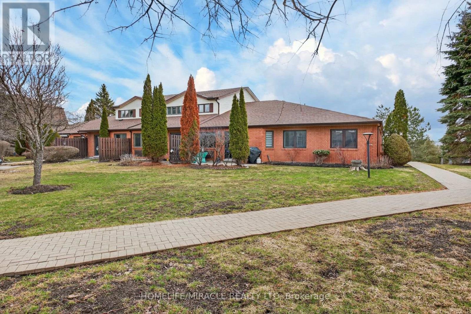 32 - 36 CHAMPLAIN CRESCENT, Peterborough, Ontario