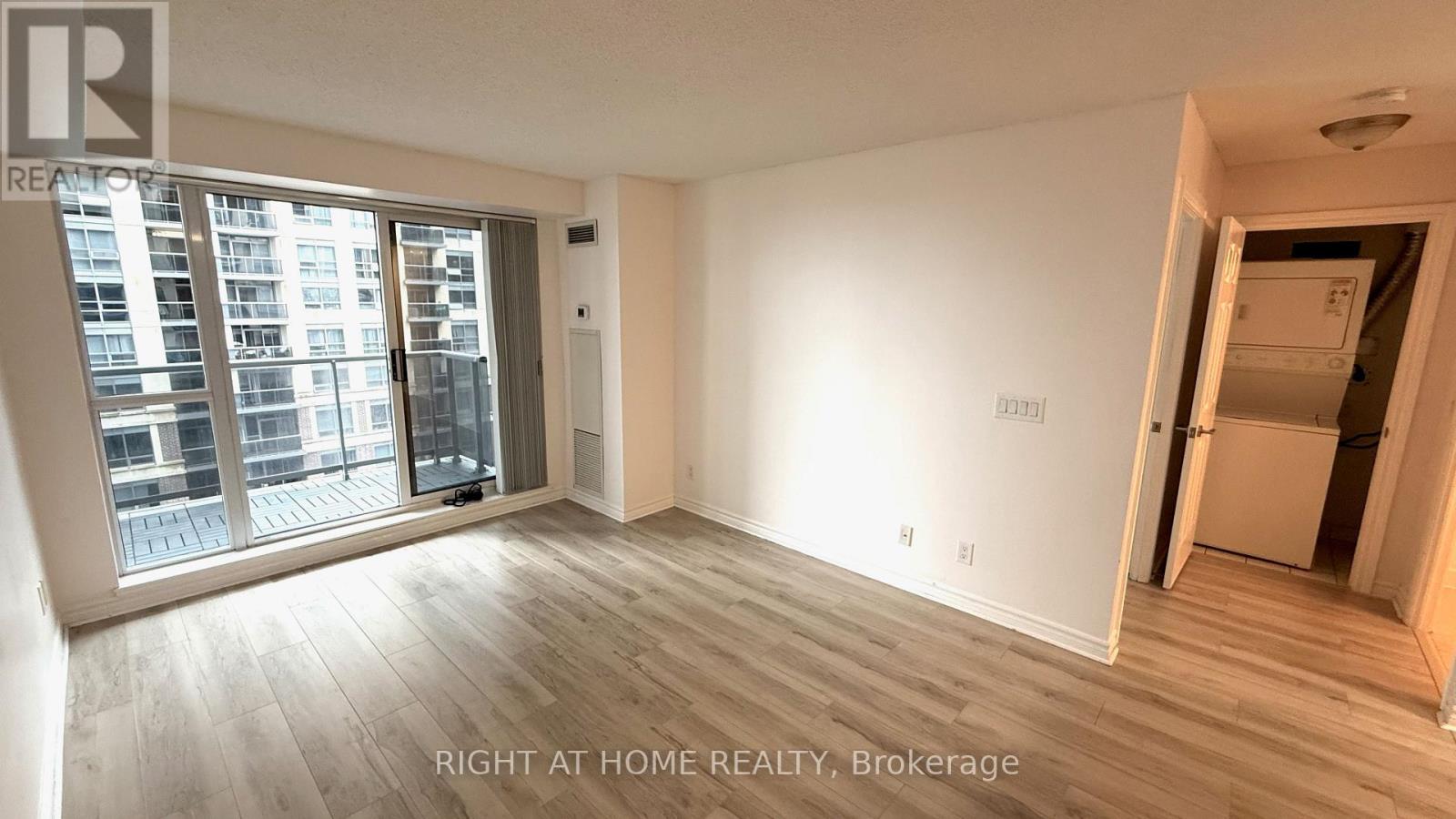 704 - 5 Michael Power Place, Toronto, Ontario  M9A 0A3 - Photo 13 - W13022868