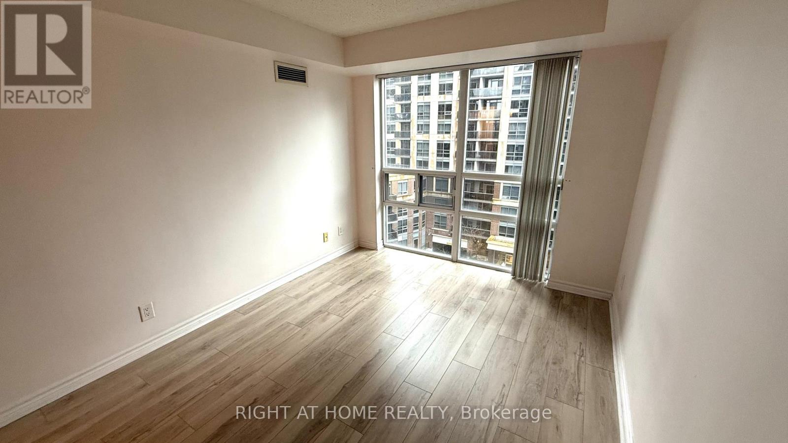 704 - 5 Michael Power Place, Toronto, Ontario  M9A 0A3 - Photo 17 - W13022868