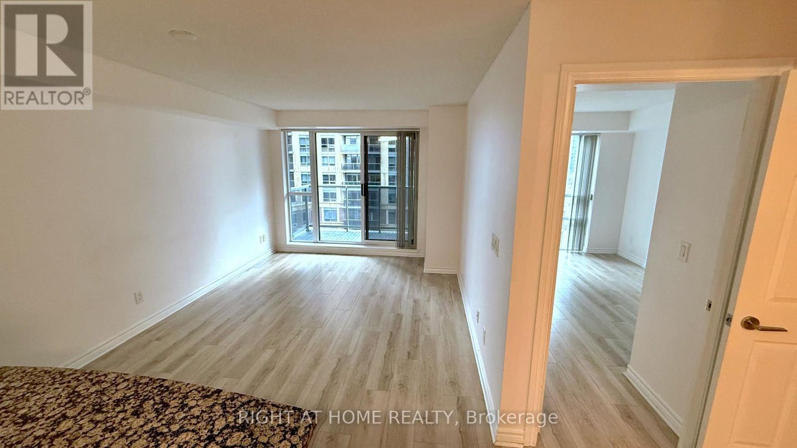 704 - 5 Michael Power Place, Toronto, Ontario  M9A 0A3 - Photo 14 - W13022868