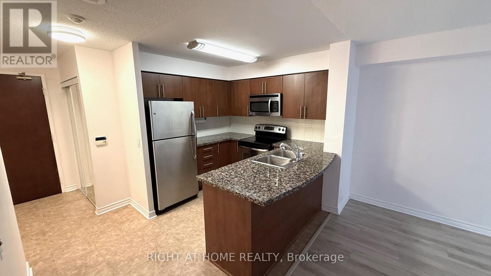 704 - 5 Michael Power Place, Toronto, Ontario  M9A 0A3 - Photo 10 - W13022868