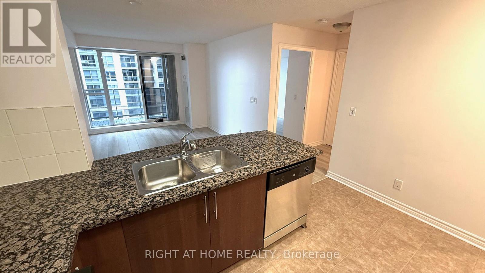 704 - 5 Michael Power Place, Toronto, Ontario  M9A 0A3 - Photo 12 - W13022868